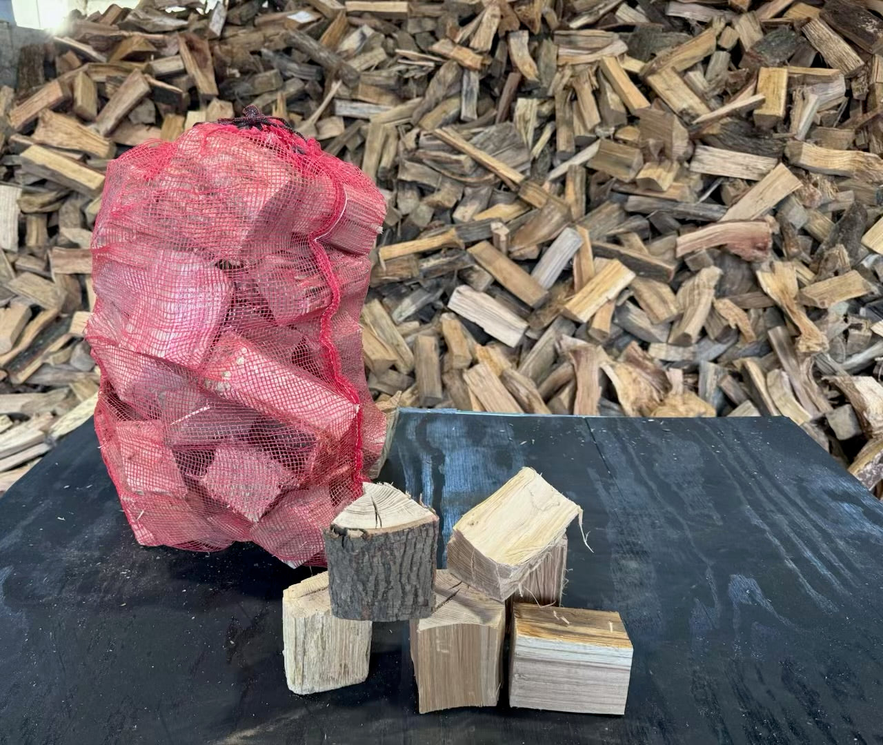 Kiln-Dried Hickory Smoking Chunks